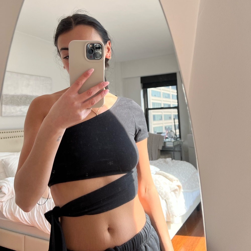 Urban outfitters NWT one shoulder crop